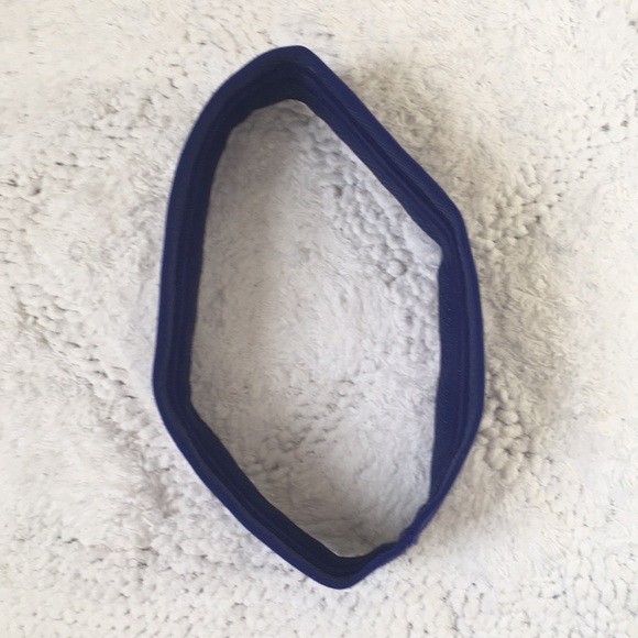 Lululemon Fly Away Tamer Headband - Picture 3 of 4